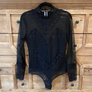 BCBG MAXAZRIA long sleeve scalloped lace bodysuit